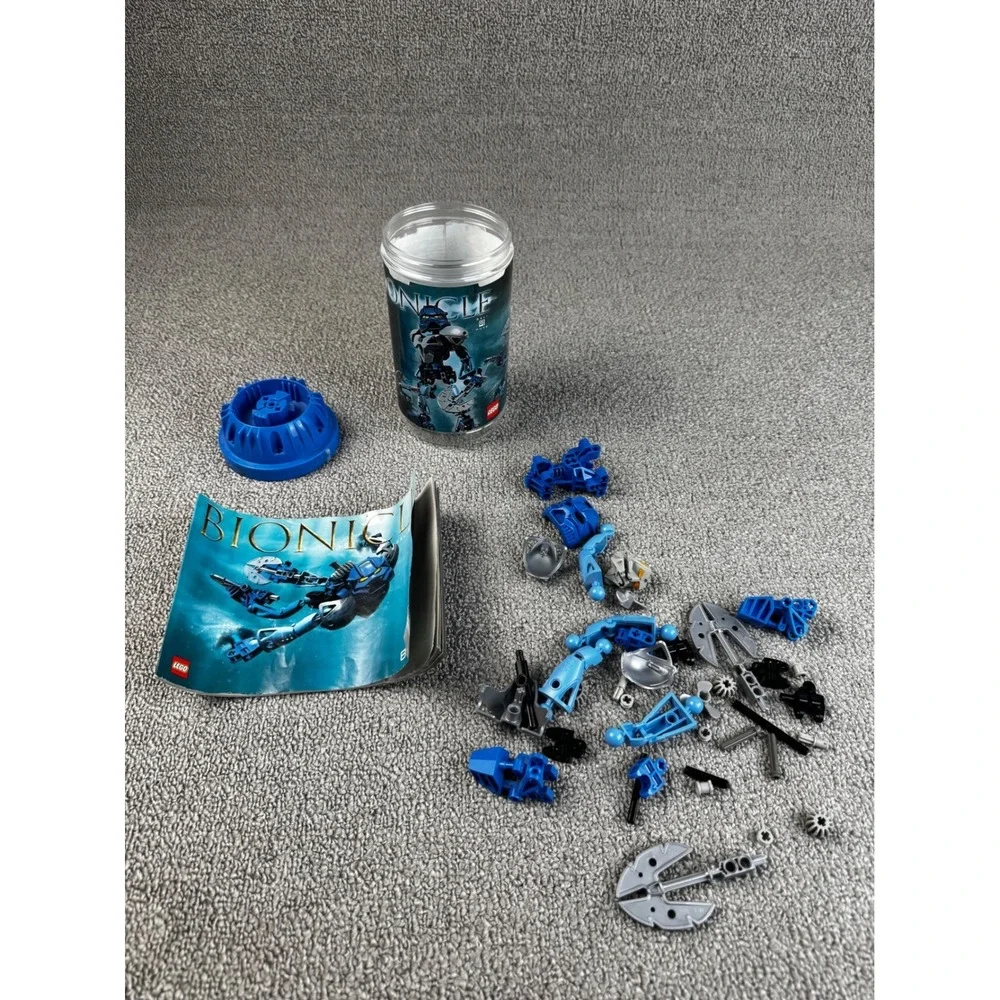 LEGO Bionicle Gali Nuva 8570 Toa of Water Complete with Canister and Manual 2002